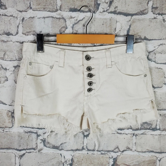 Free People Runaway Slouch Cutoffs Button Fly Cream Denim Size 24 Festival - Picture 2 of 16